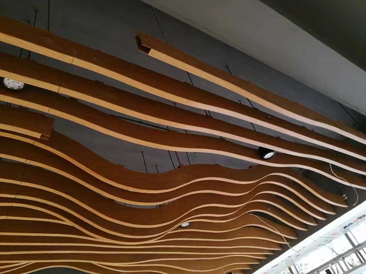 Curved & Shaped Baffle photo 7 | 弧形·造型铝方通 实拍 7
